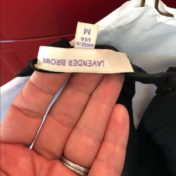 Sleeveless black tank with fringe - Picture 5 of 5